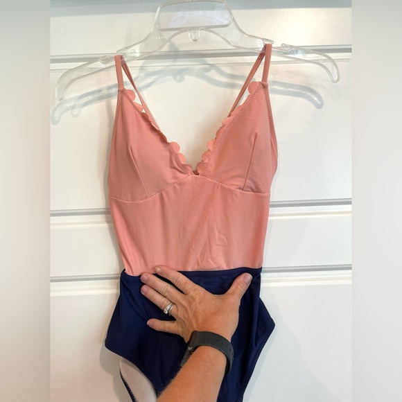 Cupshe High Cut One Piece Swimsuit - Picture 3 of 5